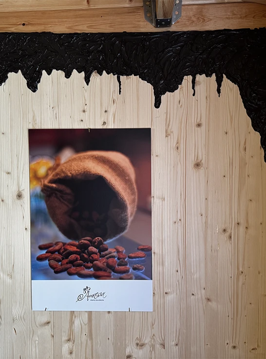 Dettaglio dedicato al cacao all’interno di una casetta Choco B&B
