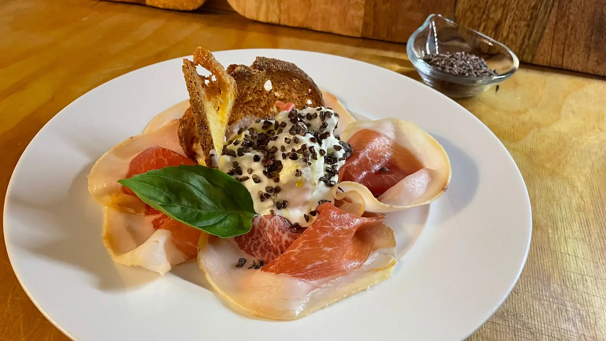 Piatto di un percorso gastronomico dedicato al cacao e al cioccolato